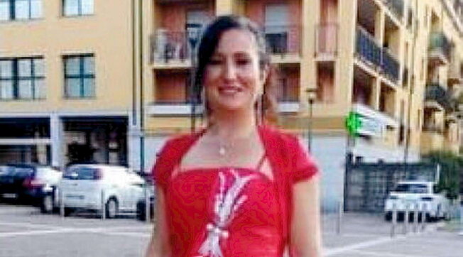 Alessia Pifferi, la testimonianza     della poliziotta: “In casa il frigo vuoto e le valigie con trenta abiti da sera”