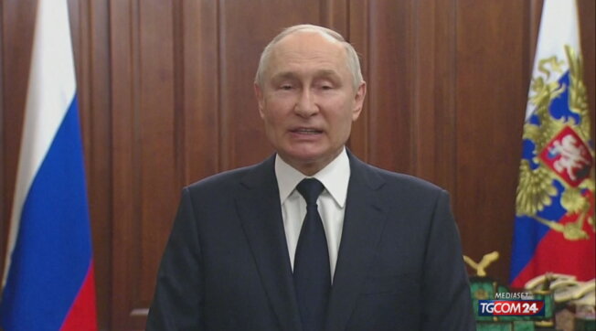Putin parla alla tv russa: “Tentativi di creare disordini interni falliranno”