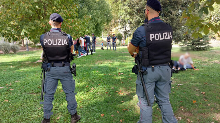 Esquilino: colpito con un pugno da due rapinatori e rapinato di soldi e cellulare