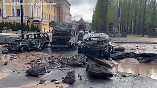Kiev: “Distrutte in una settimana 19 basi russe. Cinquecento civili morti per il crollo della diga”