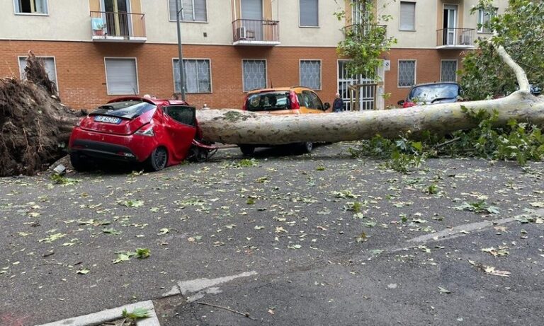 Milano fatica a riprendersi dopo          il violento nubifragio
