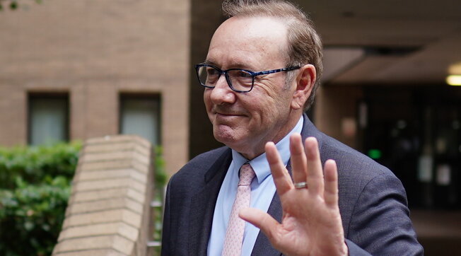 Kevin Spacey a processo, per una delle vittime “somiglia al suo personaggio in Seven”