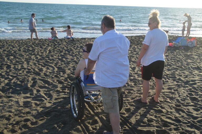 “Liberamente”, inaugurata                 la spiaggia accessibile a tutti