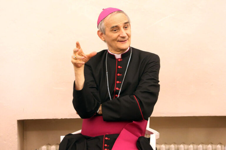 Guerra Ucraina, il cardinale Zuppi   vola a Washington: prosegue              la missione di pace