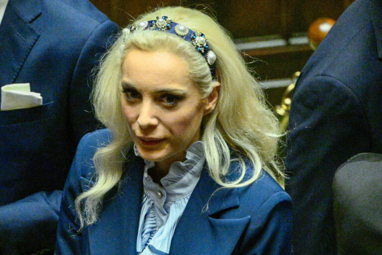 Marta Fascina “sfrattata” da Arcore, deve lasciare villa entro tre mesi