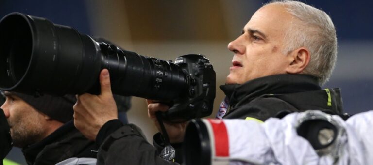 Il fotografo Ferdinando Mezzelani ricoverato in gravi condizioni dopo incidente a Roma: ha perso una gamba
