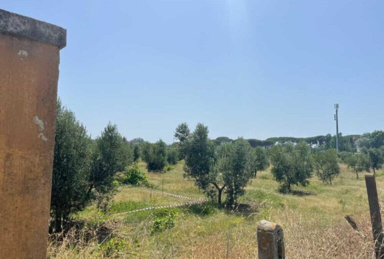 Spunta un’antenna di telefonia in via dei Ciliegi all’Olmetto di Ladispoli