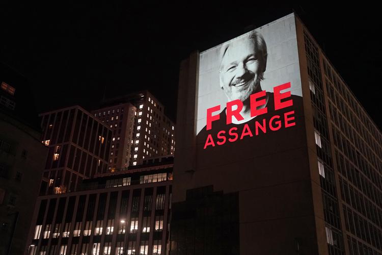 Assange, il segretario di Stato Blinken: “Estradizione necessaria, rischiato danno grave agli Usa”
