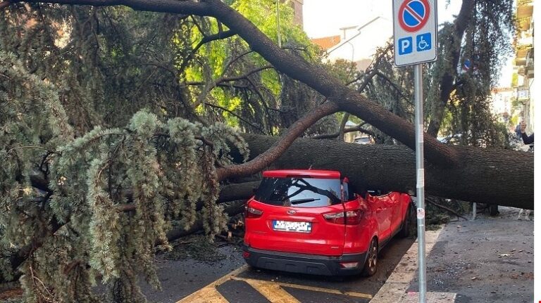 Maltempo, in Italia meno di 2 auto su 10 sono assicurate contro gli eventi atmosferic
