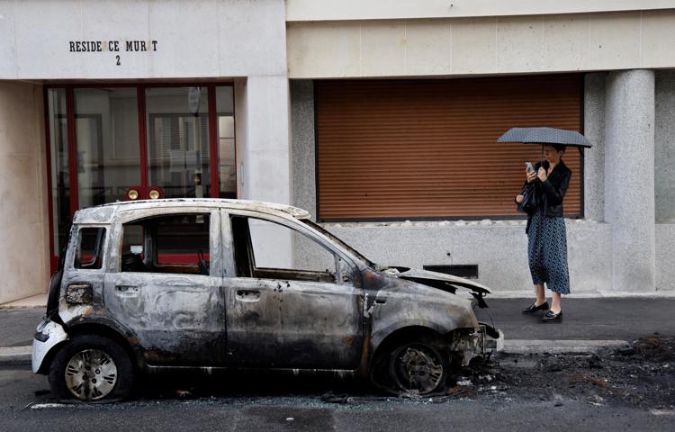 Francia, ancora tumulti nella notte:  72 persone fermate dalla polizia