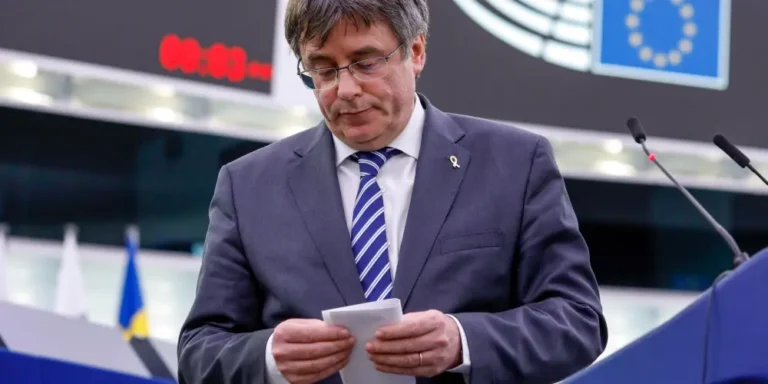 Spagna, la Corte Suprema chiede l’arresto di Carles Puigdemont