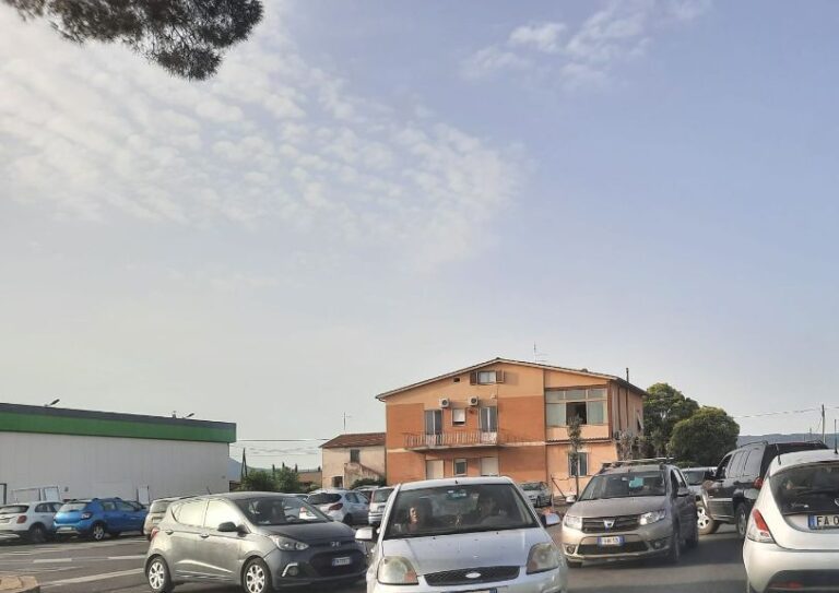 Traffico tra l’Aurelia e via Fontana Morella, esplodono le polemiche