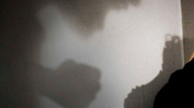 Shock in Francia, segrega e tortura la moglie per 12 anni: arrestato