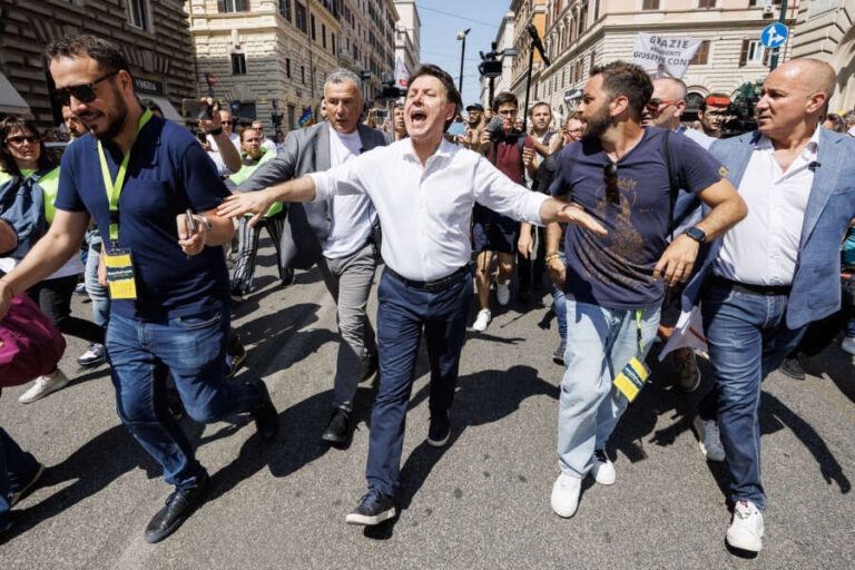 Reddito di cittadinanza: oggi in piazza a Roma per dire no alla sospensione