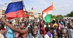 Niger, scade l’ultimatum dell’Ecowas. Rischio conflitto, rientra un gruppo di militari italiani