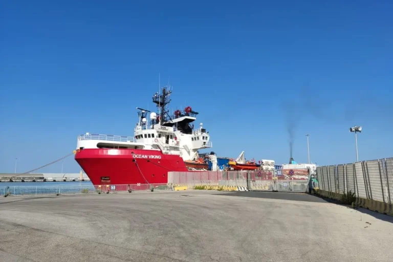 La Ocean Viking a Civitavecchia