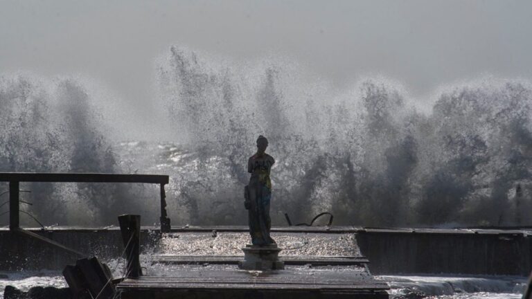 Violenta mareggiate a Ostia