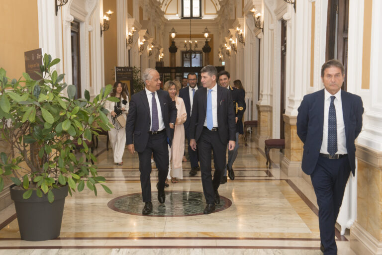 Piantedosi visita le sale operative della capitale