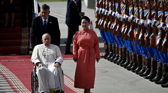Papa Francesco è arrivato in Mongolia