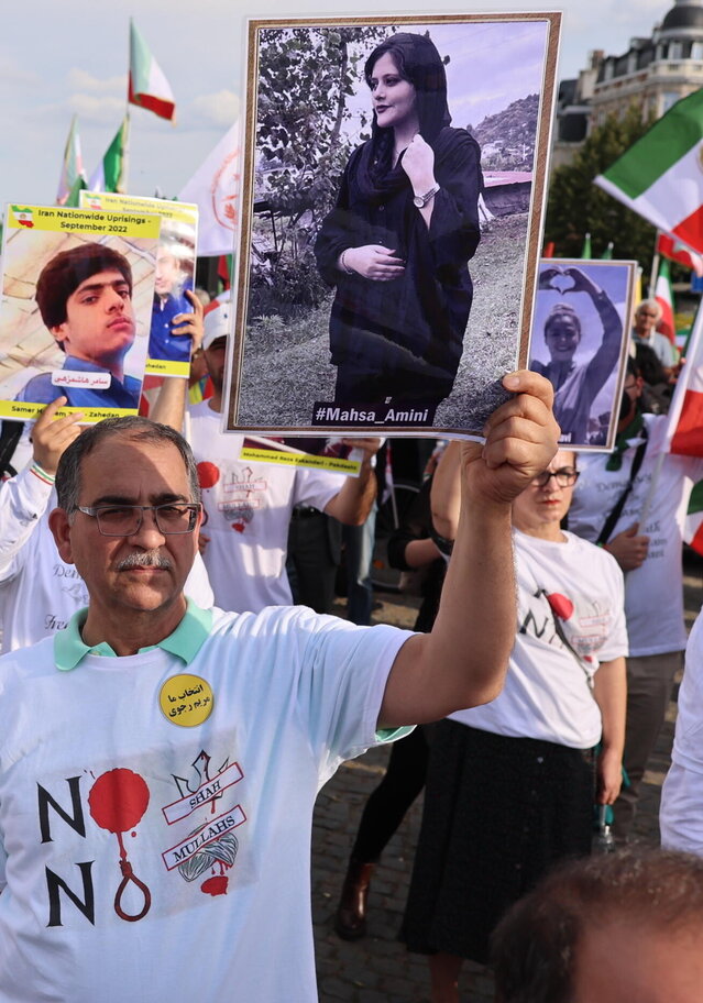 Iran, a un anno dalla morte di Mahsa Amini riesplode la protesta