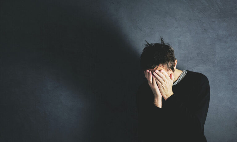 Un suicidio ogni 10 ore, un dramma   in crescita secondo uno studio