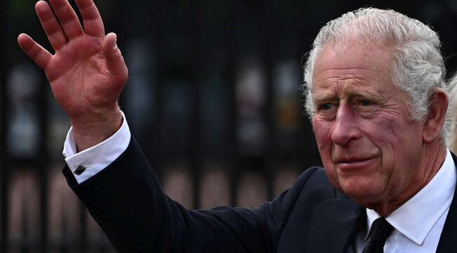 Un anno fa moriva Elisabetta, re Carlo III promosso dal 59% dei britannici