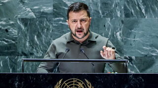 Onu, applausi per Zelensky per la prima volta all’Assemblea. Leader ucraino: “Russia usa cibo ed energia come armi”