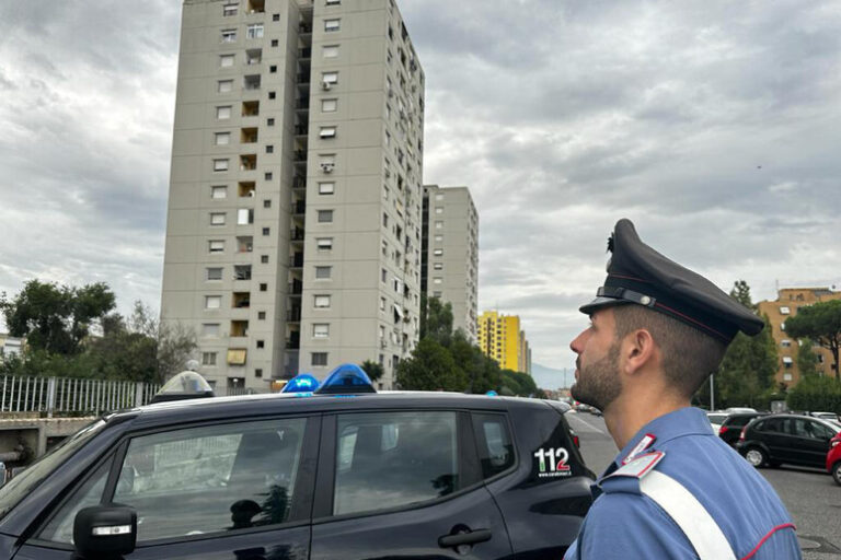 Pusher arrestato dai Carabinieri, in casa trovato oltre un 1 chilo di cocaina