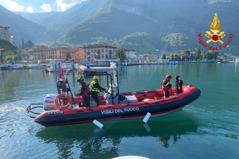 Lago d’Iseo: Cade dalla barca per una manovra azzardata, dispersa una turista