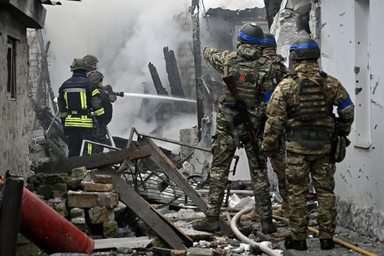 Ucraina, Zelensky andrà alla Casa Bianca. Kiev ordina evacuazione civili da Kherson