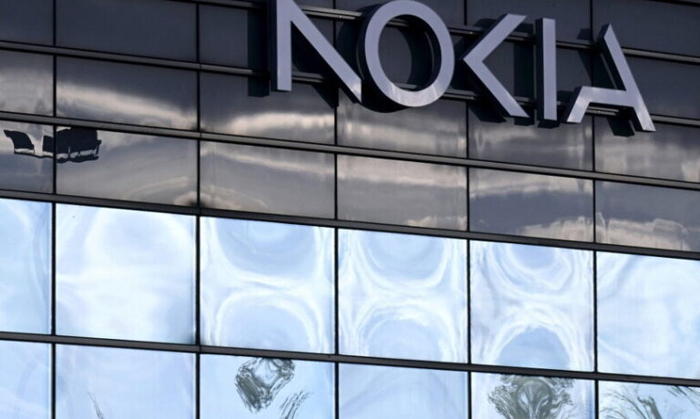 Nokia taglierà fino 14.000 posti         di lavoro dopo il calo di ricavi