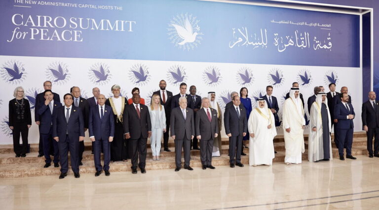 Summit per la pace, Al Sisi invita a proteggere civili innocenti di Gaza