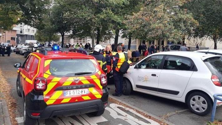 Francia: insegnante ucciso a colpi       di coltello da 20enne ceceno