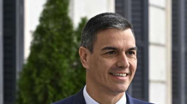 Spagna, il re incarica il socialista Sanchez di formare un governo: incontri con tutti ma non con Vox