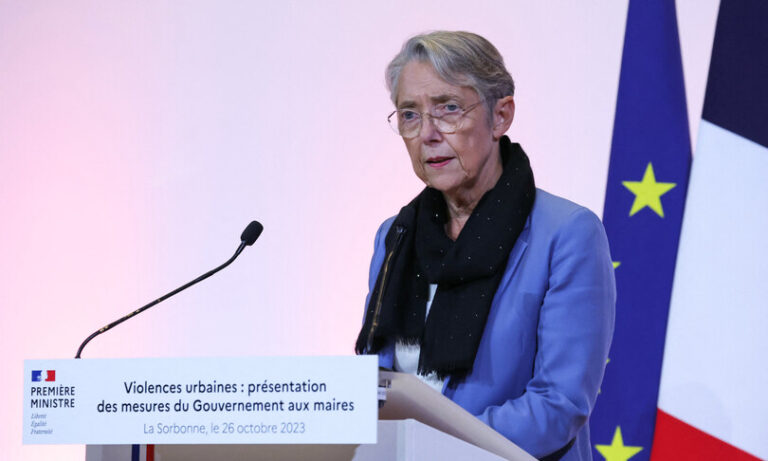 La Francia prepara un piano anti-sommosse contro il caos banlieue