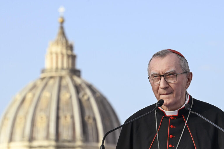 Parolin: “Il Vaticano è pronto a mediare per ostaggi e civili a Gaza”