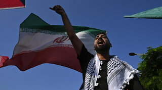 M.O, timori per un possibile intervento dell’Iran. Wall Street Journal: “I pasdaran spostano combattenti verso il confine con Israele”