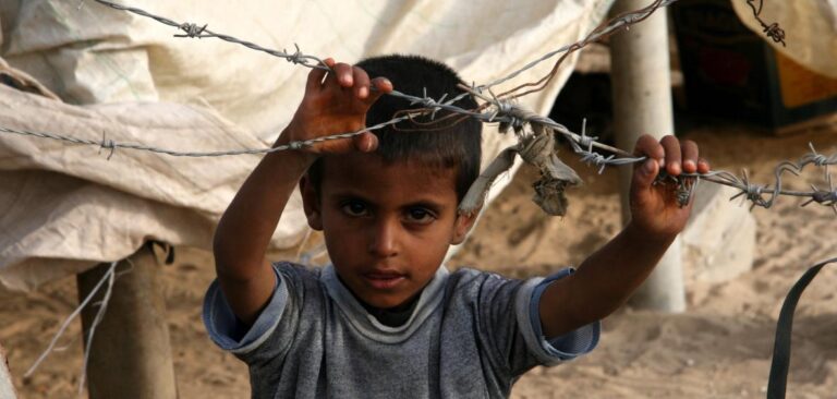 L’Unicef: “A Gaza i bambini hanno solo acqua di mare da bere”