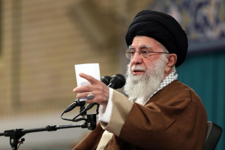 L’anatema di Khamenei: “Gli Usa   sono i complici Israele a Gaza”