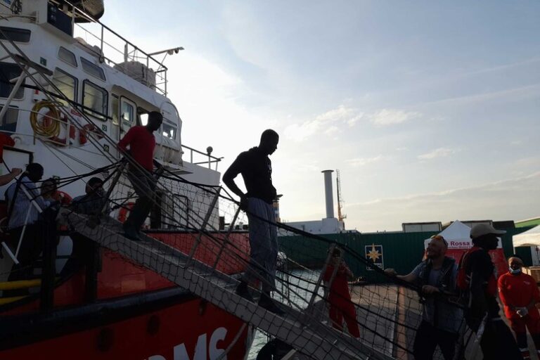 Carrara: Nave Open Arms, 20 giorni   in fermo amministrativo al porto