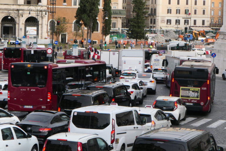 Piazza Venezia, dal 27 ottobre nuove misure per ridurre il traffico