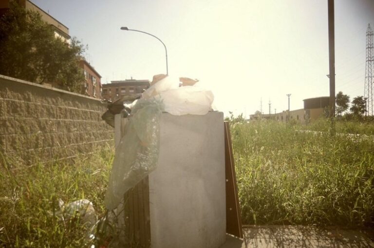 Degrado all’interno della stazione della Metro di Serenissima