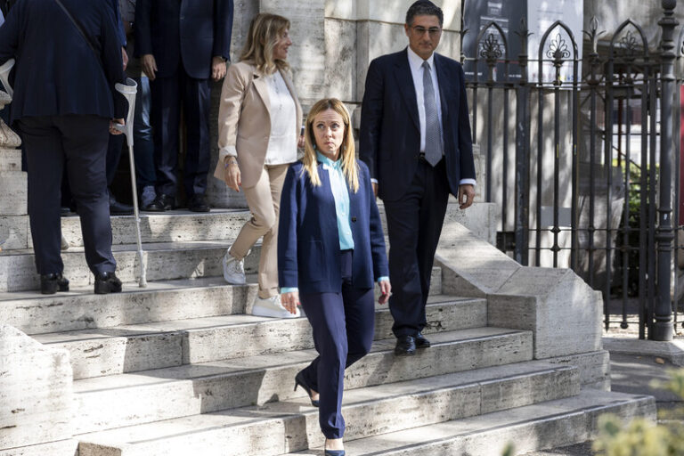 La premier Meloni alla Sinagoga di Roma: “C’è odio verso un intero popolo”