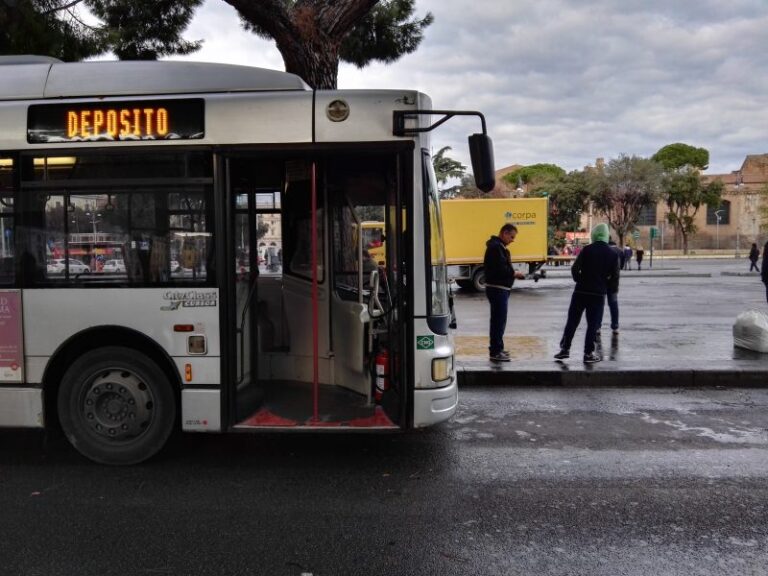 Lunedì 9 ottobre a Roma sciopero Atac e Cotral: a rischio metro, bus e treni