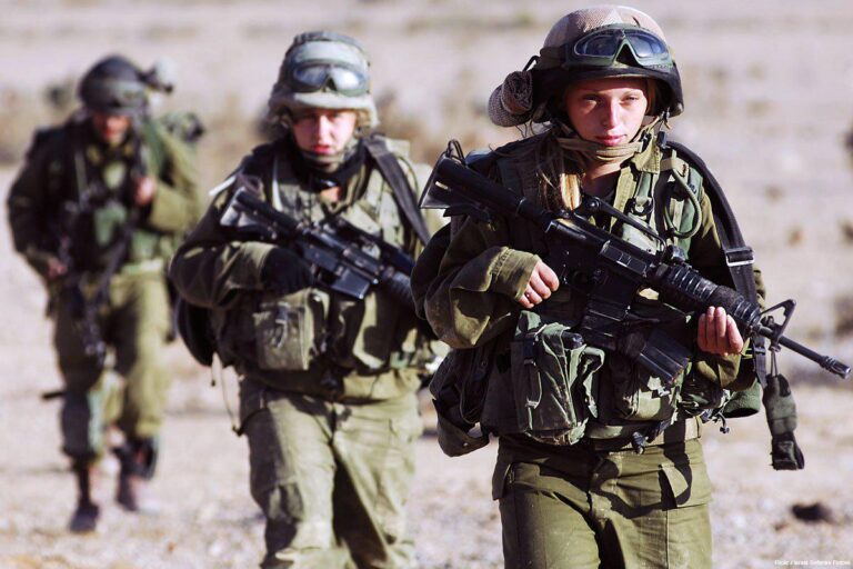 Raid israeliani su Gaza, colpiti più         di 100 obiettivi di Hamas