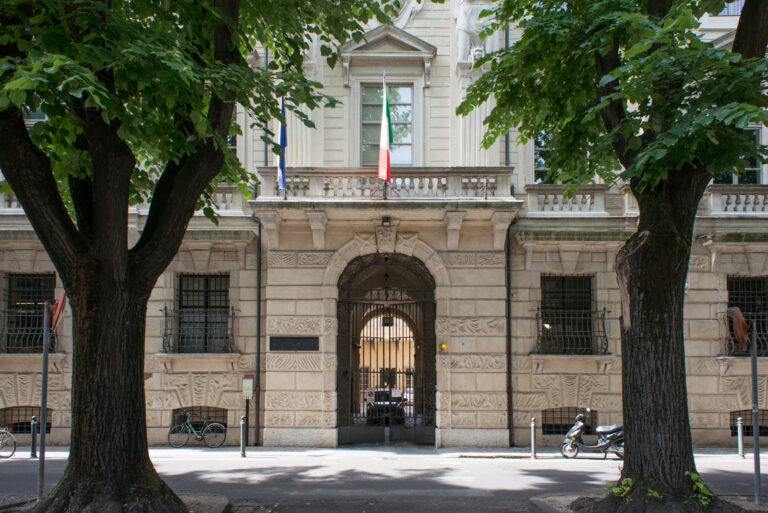 Tredicenne incinta, anche la madre     a processo con il fidanzato ventenne