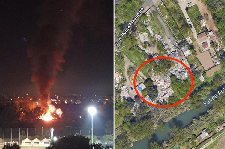 Roma, fiamme in una discarica abusiva a Colli Aniene