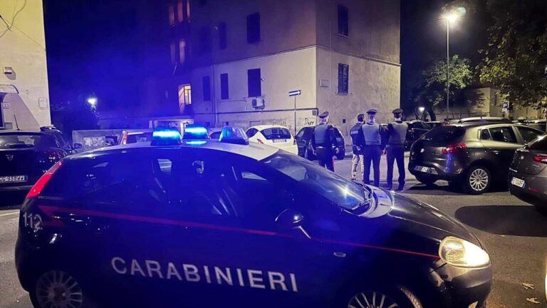 Quarticciolo sotto assedio. Blitz nella piazza di spaccio: 6 arresti