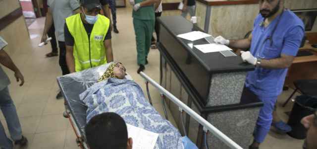 Borrell: “Nessuna conferma su chi ha bombardato l’ospedale”