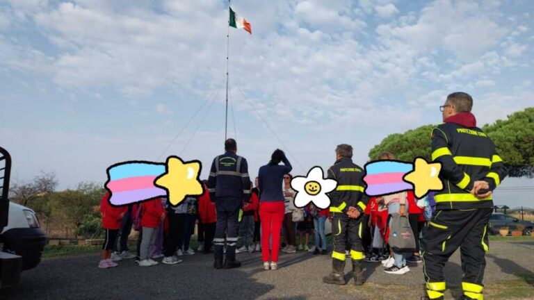 Scuola Giovanni Cena a lezione     dalla Protezione Civile Comunale